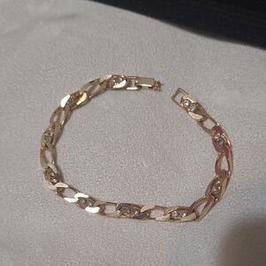 Elegant Gold Bracelet with Crystal Accents